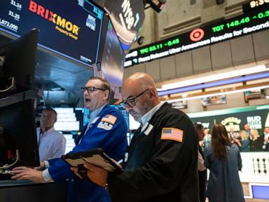 Source-feed image associated with US stocks edge lower as oil prices rise and more earnings reports roll in