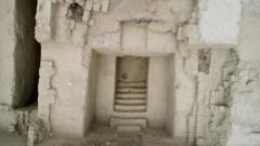 Source-feed image associated with Watch: Archeologists discover ancient tomb in Peru