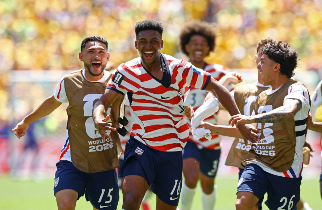 Source-feed image associated with U.S. defeats Australia 2-0 to advance to World Cup knockout round