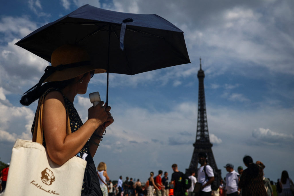 Source-feed image associated with France restricts public drinking and outdoor sports as heat wave bakes parts of Europe