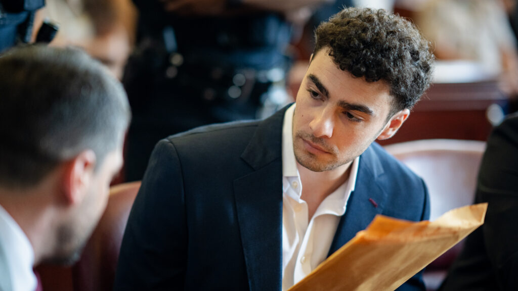 Source-feed image associated with Luigi Mangione will assert psychiatric defense in murder case in UnitedHealthcare CEO’s killing