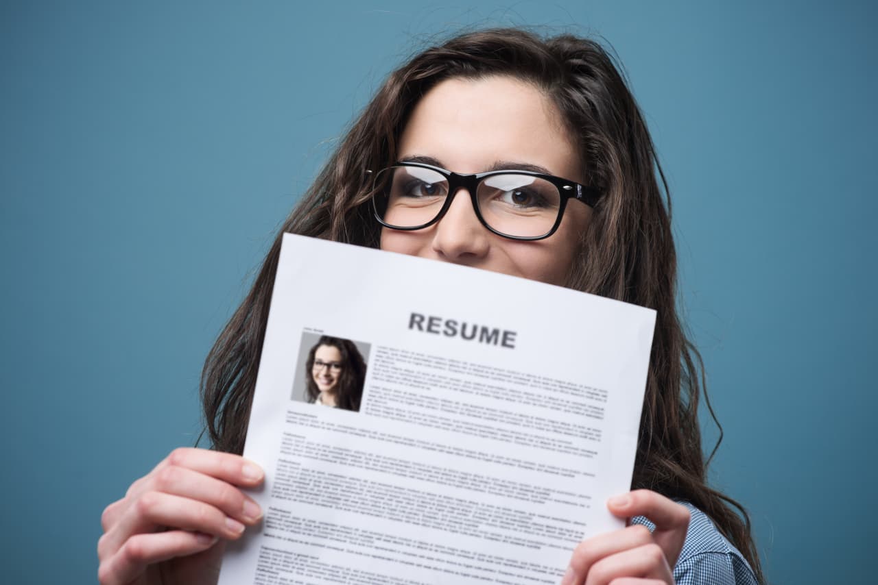 Image from linked report: Want to land more job interviews? Stop letting AI write your résumé.