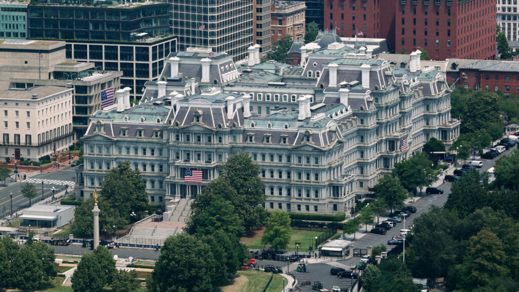 Source-feed image associated with STAT+: In private meeting, Trump officials push to onshore generic drugmaking