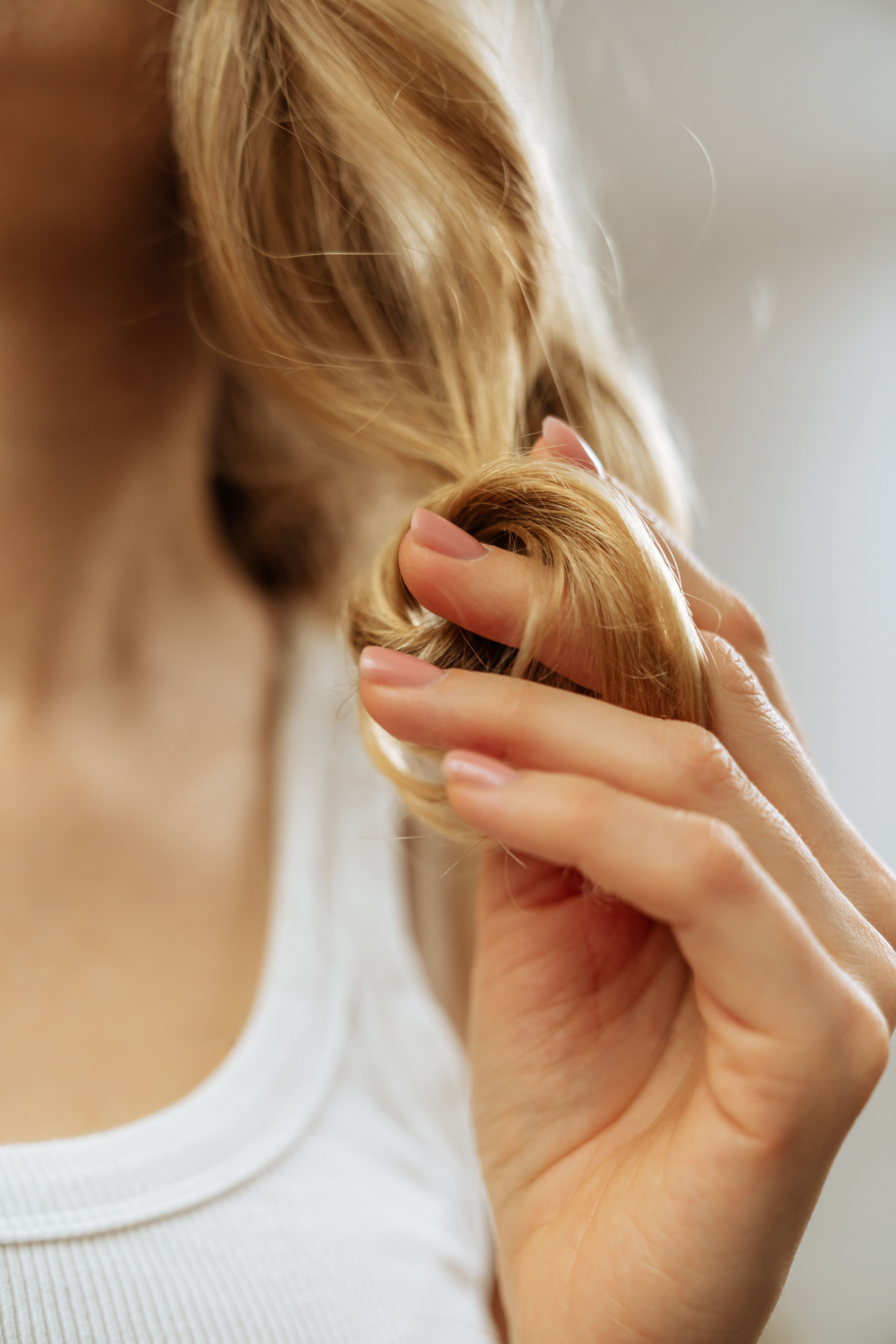 Source-feed image associated with 5 Foods That Reduce Seasonal Hair Loss, According to Experts
