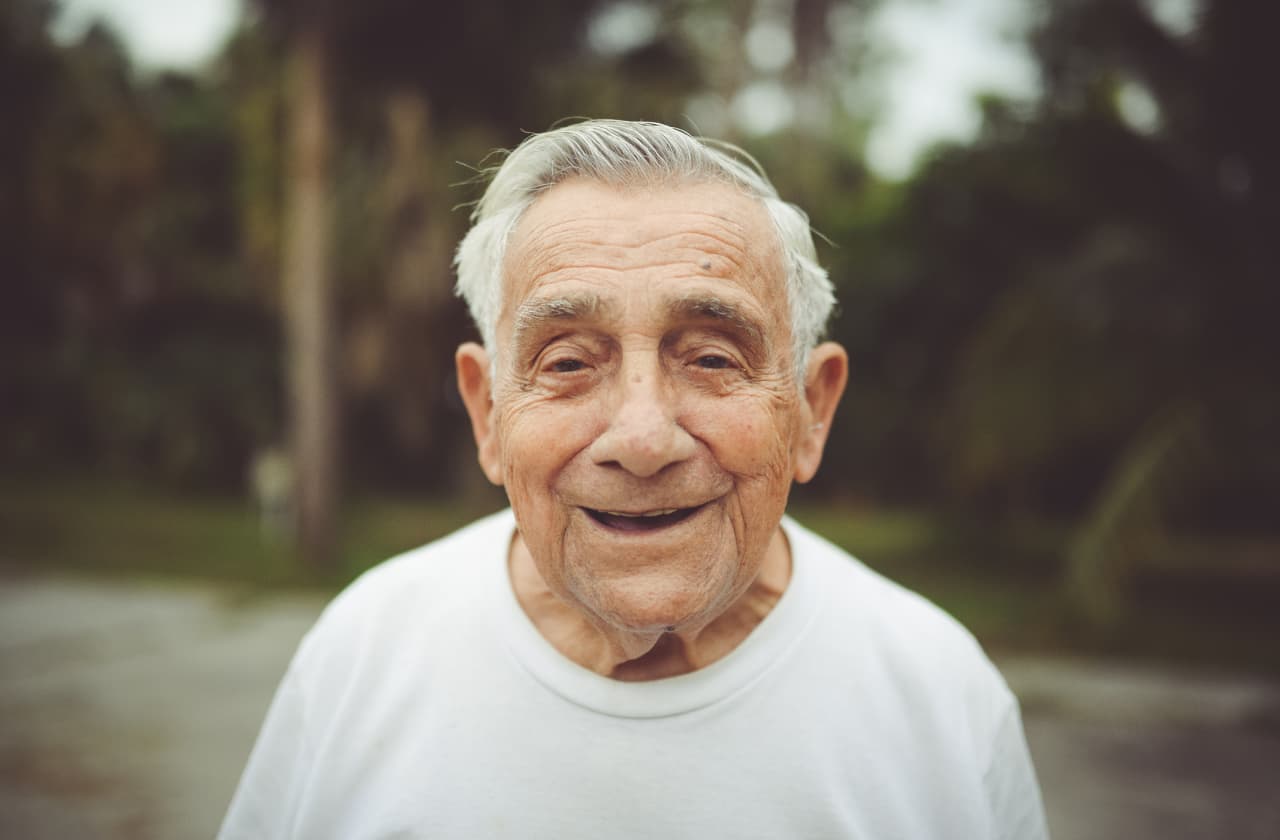 Source-feed image associated with ‘I’m unsure of the best approach’: My father, 91, is in hospice care. He left his six children CDs. Can we cash out?