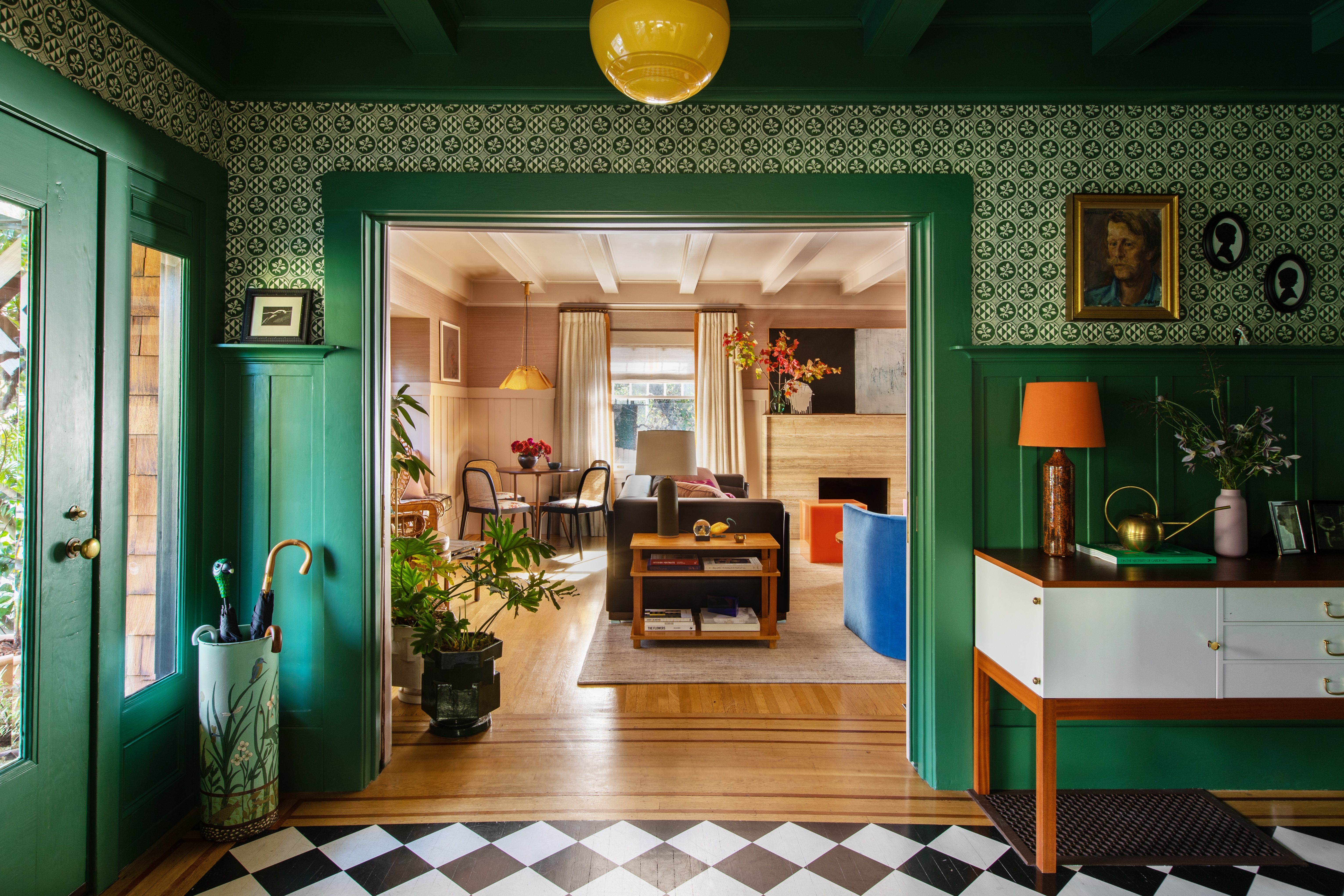 Source-feed image associated with It’s Official: ‘Pattern Sandwiching’ Is Taking Over Interiors