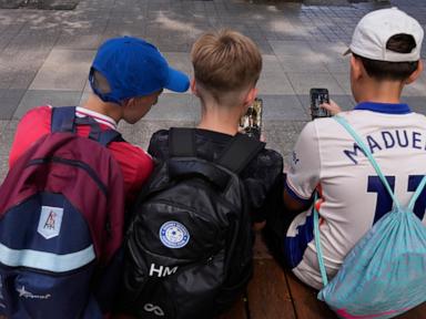 Source-feed image associated with French lawmakers race to introduce an under-15 social media ban before the new school year