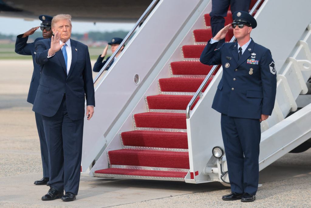 Source-feed image associated with Trump says U.S. has entered deal with Venezuela to control 65 billion barrels of its oil reserves