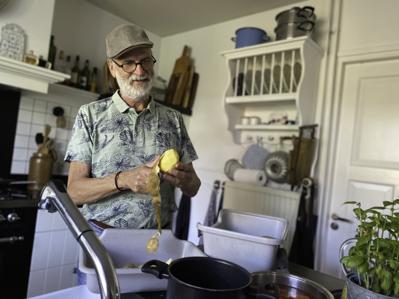 Source-feed image associated with ‘There might be a silver lining’: My friend’s wife died at 60 after a high-earning career. Can he claim her Social Security?