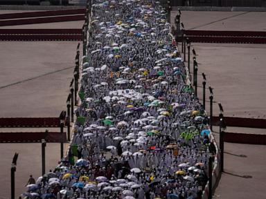Source-feed image associated with Muslim pilgrims perform Hajj rituals in strong heat as Eid al-Adha celebrations start