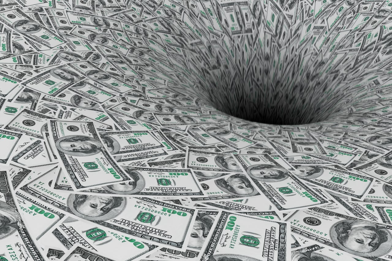 Source-feed image associated with Investors are piling into bond funds at a rapid rate. That’s a problem — but not for stocks.