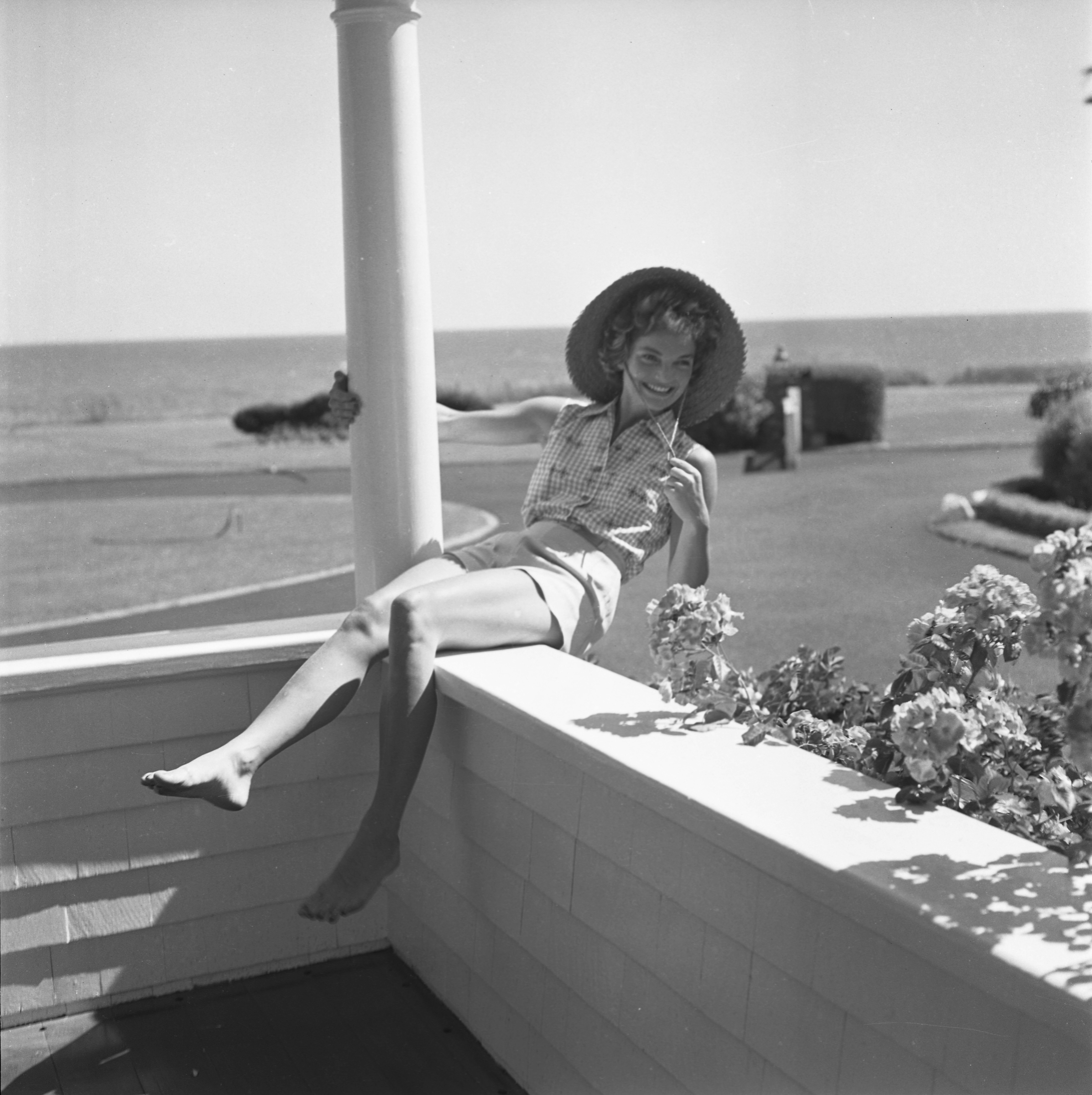 Source-feed image associated with 25 Vintage Photos of Jackie Kennedy Summering in Hyannis Port, Massachusetts