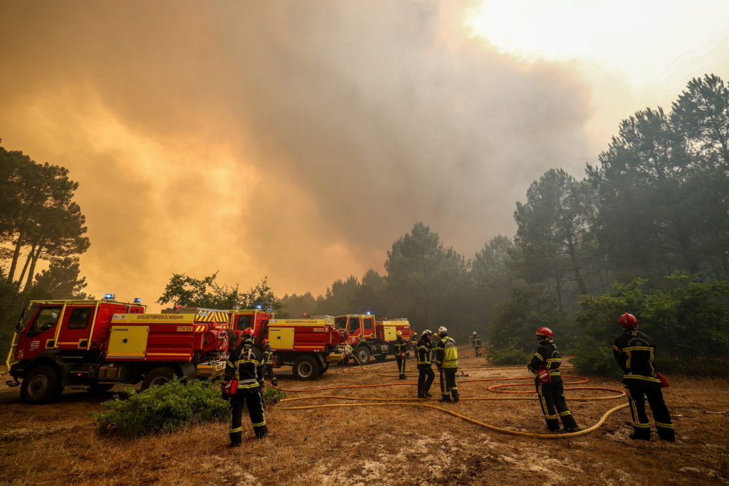Source-feed image associated with French wildfire created country's 1st recorded pyrocumulonimbus cloud, igniting more fires