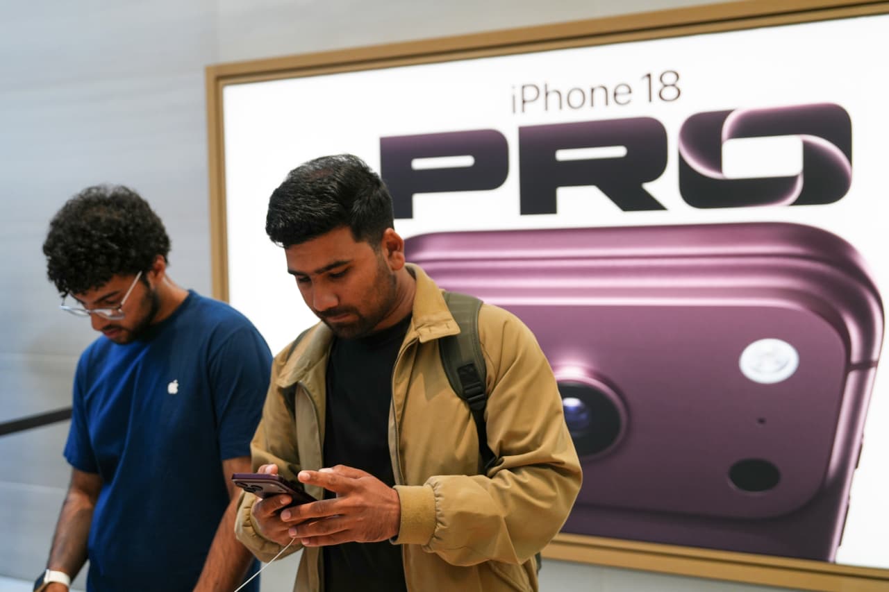 Image from linked report: Is iPhone 18 demand cooling off? Here’s how deep Apple reportedly is cutting component orders.