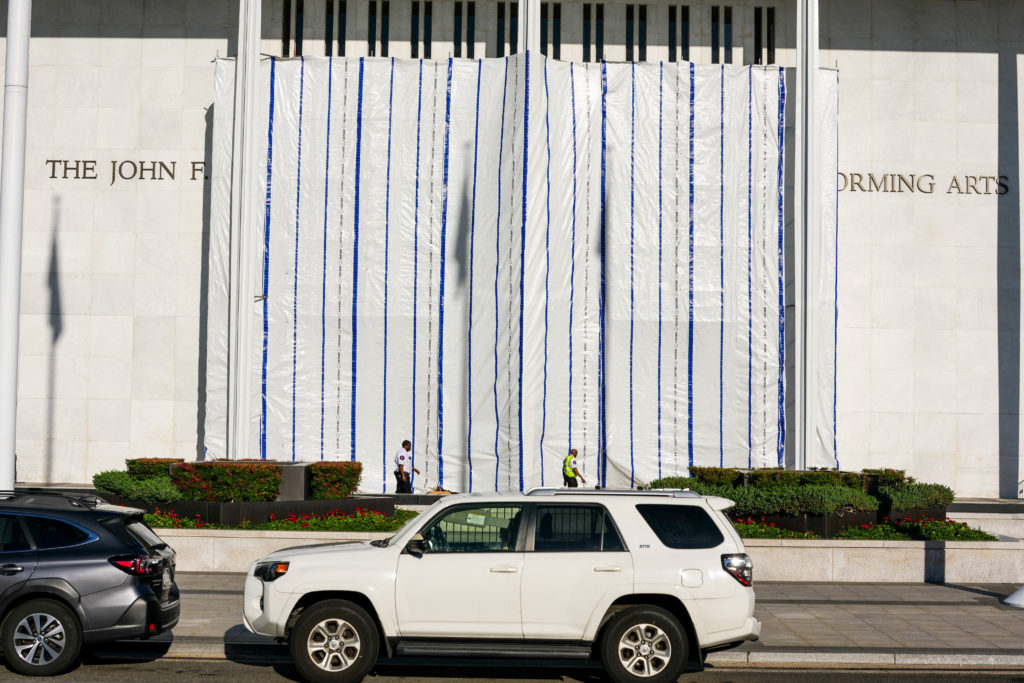 Source-feed image associated with Trump's name removed from the Kennedy Center building following court-ordered deadline
