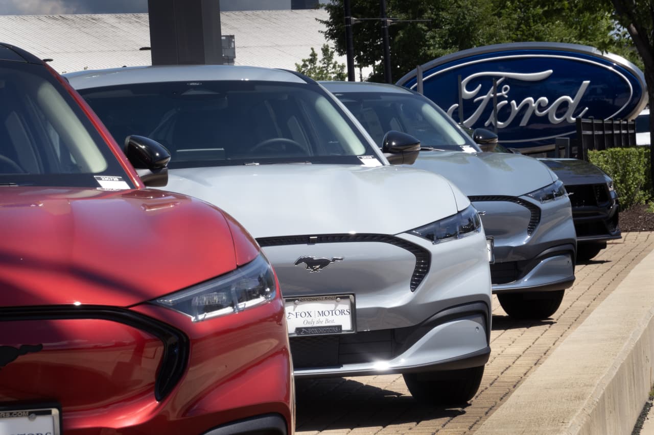 Source-feed image associated with Ford matches GM in one crucial way, and the stock jumps