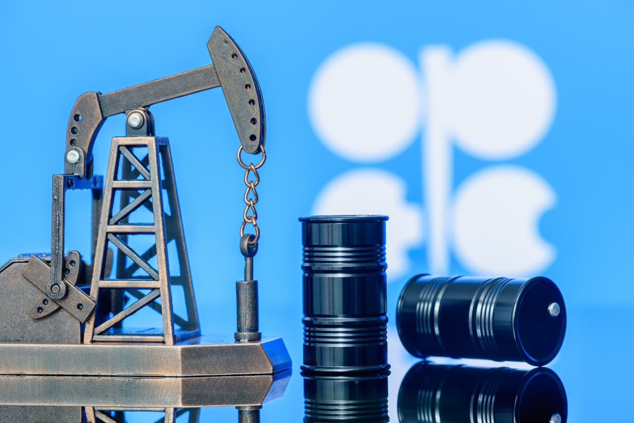Source-feed image associated with A world rejecting OPEC controls could usher in oil below $50 a barrel