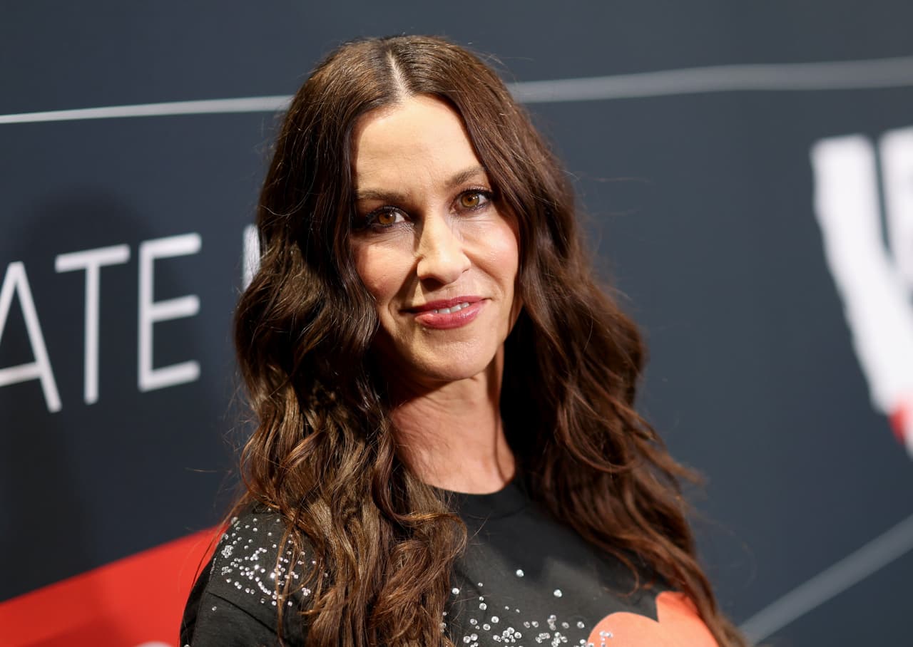 Source-feed image associated with Alanis Morissette quickly sells her Bay Area estate in lucrative $9.6 million sale