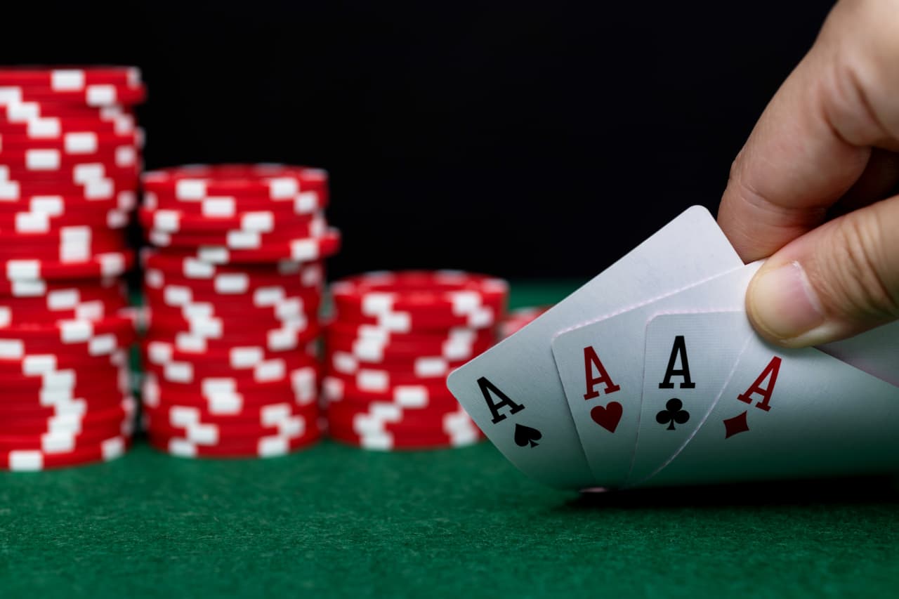 Source-feed image associated with For 44 years, this investor held aces in the long-bond game. He just folded.