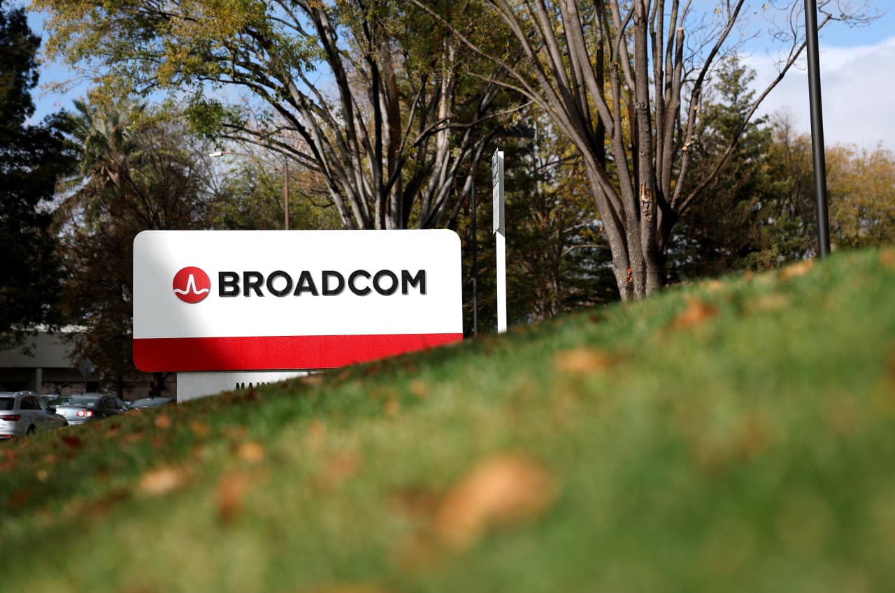 Source-feed image associated with As Broadcom’s stock falls, Wall Street focuses on the company’s forecast