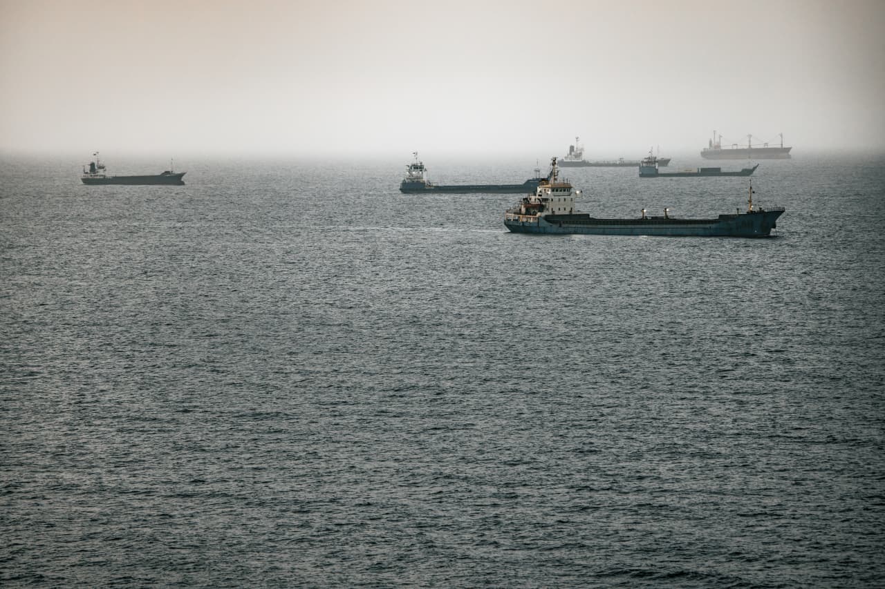 Source-feed image associated with U.S. oil prices fall back to preconflict levels as physical flow through the Strait of Hormuz improves
