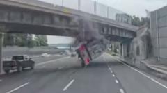 Source-feed image associated with Dashcam video shows moment lorry slams into New York overpass