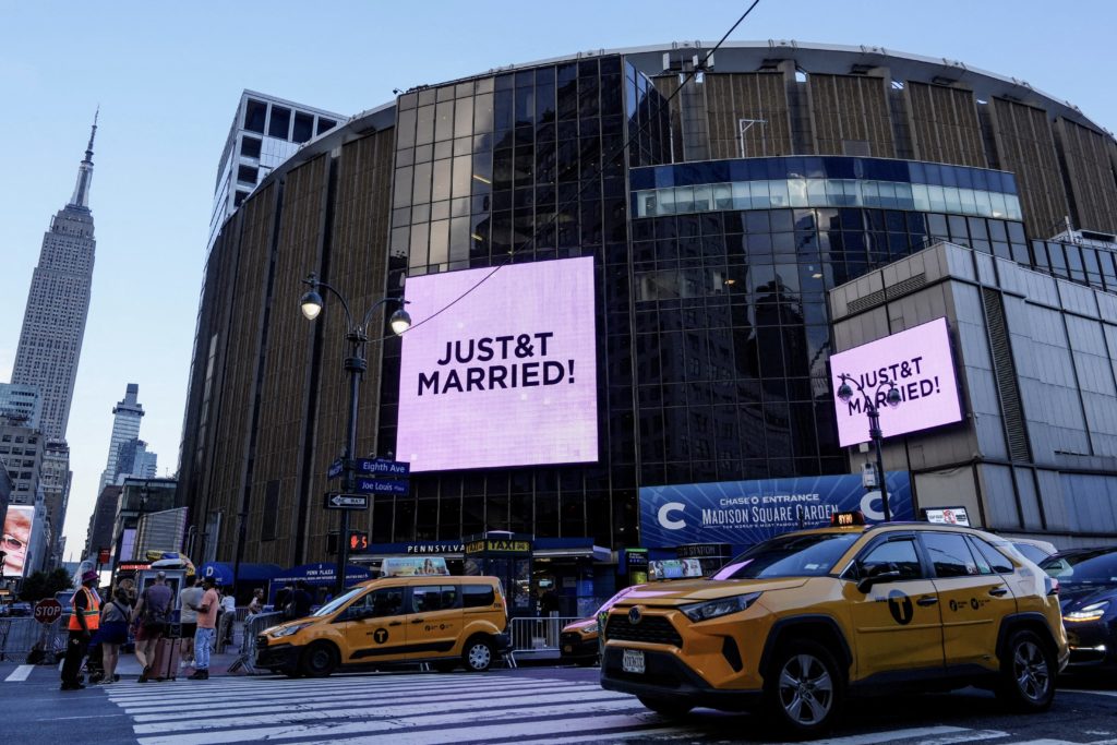 Source-feed image associated with Taylor Swift and Travis Kelce marry in front of famous friends at Madison Square Garden