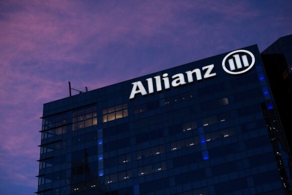 Source-feed image associated with Allianz to Buy HSBC’s Singapore Insurer in $2.1 Billion Deal
