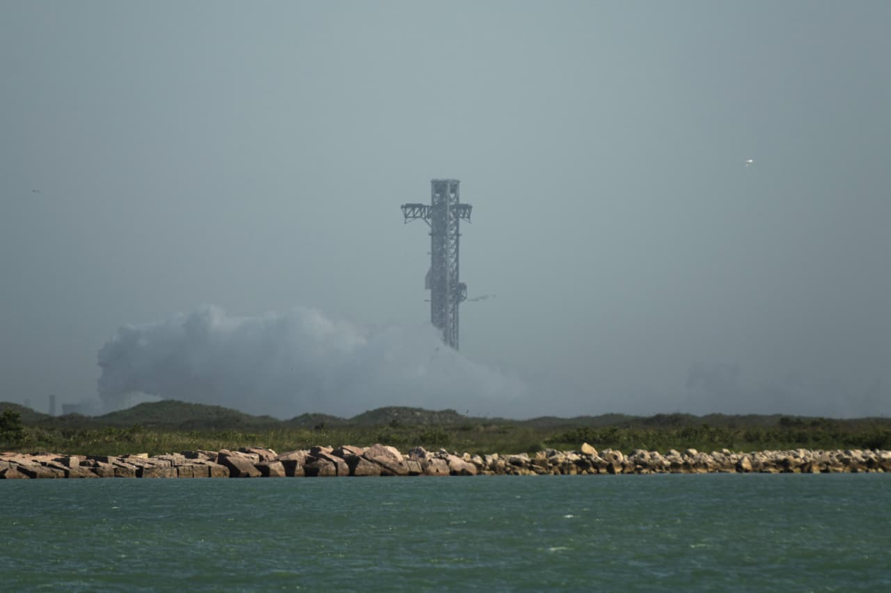 Source-feed image associated with SpaceX postponed a crucial launch — and its stock went on to close below IPO price for second day