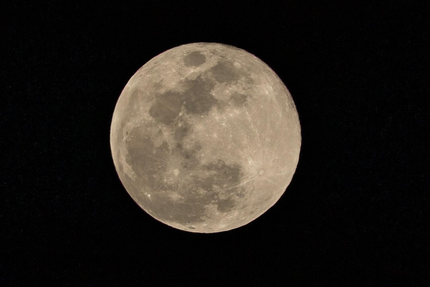 Source-feed image associated with Discarded SpaceX rocket crashes into moon