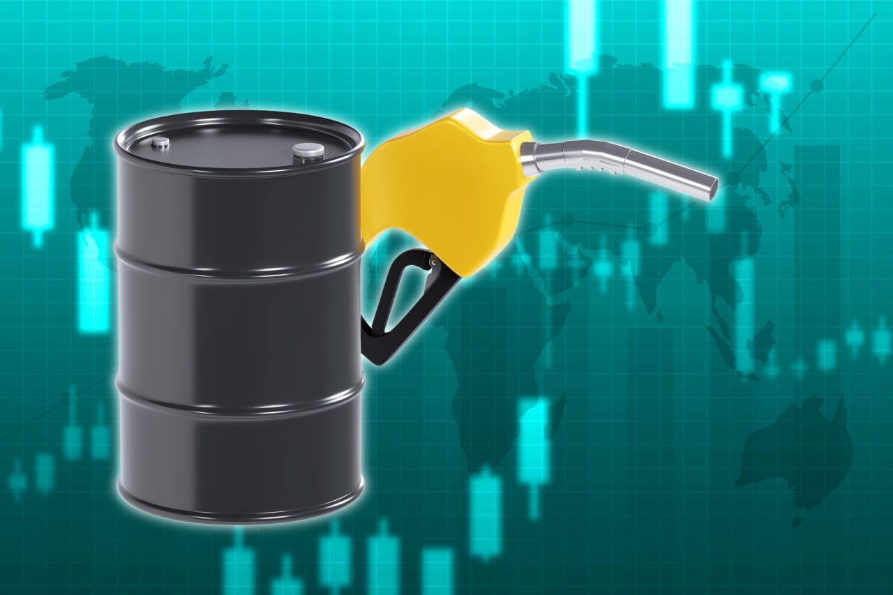 Source-feed image associated with The oil market is sending an increasingly loud warning about gas prices at the pump