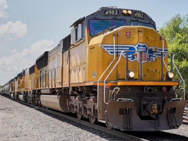 Source-feed image associated with Union Pacific picks up Canadian National's support for its plan to acquire Norfolk Southern railroad