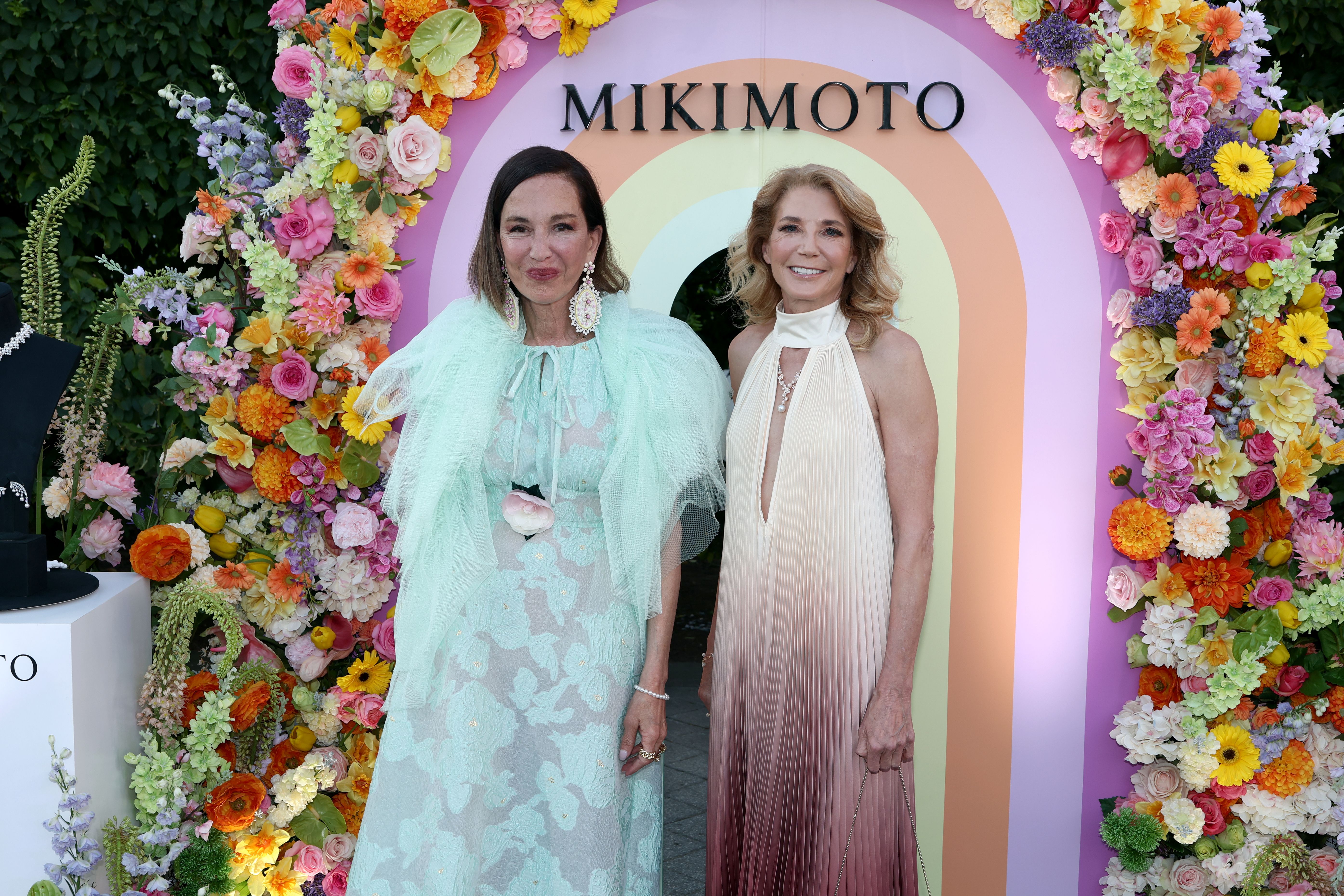Source-feed image associated with The New York Botanical Garden Celebrated Flower Power With a Groovy, Garden-Filled Night