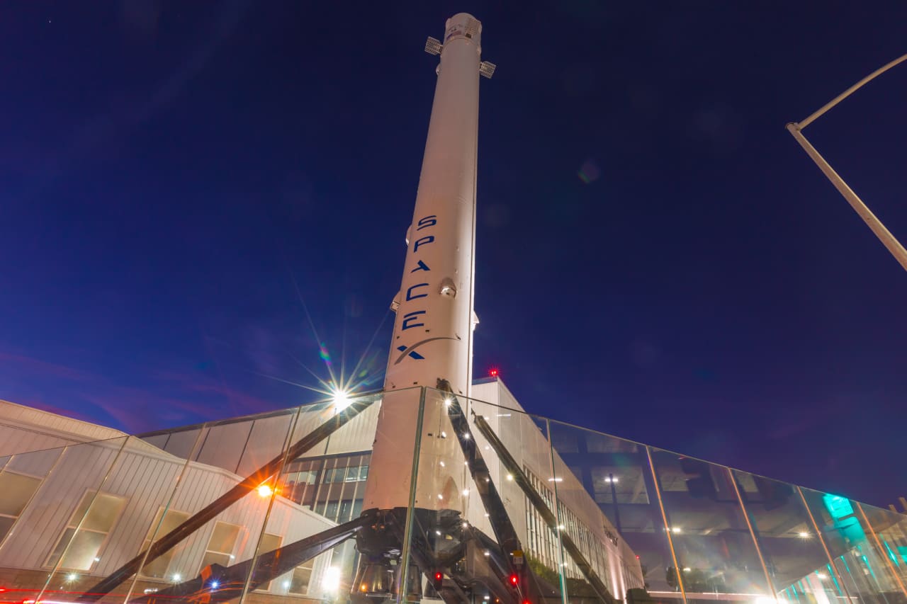 Source-feed image associated with SpaceX succumbs to gravity as the stock briefly dips below its debut price on Nasdaq