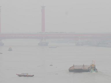 Source-feed image associated with More schools close in Indonesia due to worsening haze from forest fires