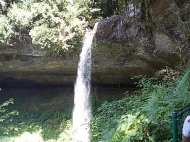 Source-feed image associated with WATCH: Oregon tourist dies after falling from iconic waterfall