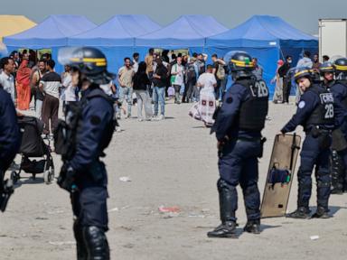 Source-feed image associated with EU strikes migration deal for more deportations and detention centers abroad