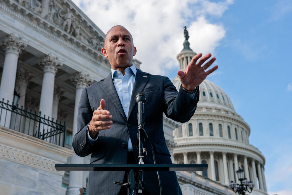 Image from linked report: Jeffries says House Democrats aiming to repeat 2018 sweep by flipping Trump districts