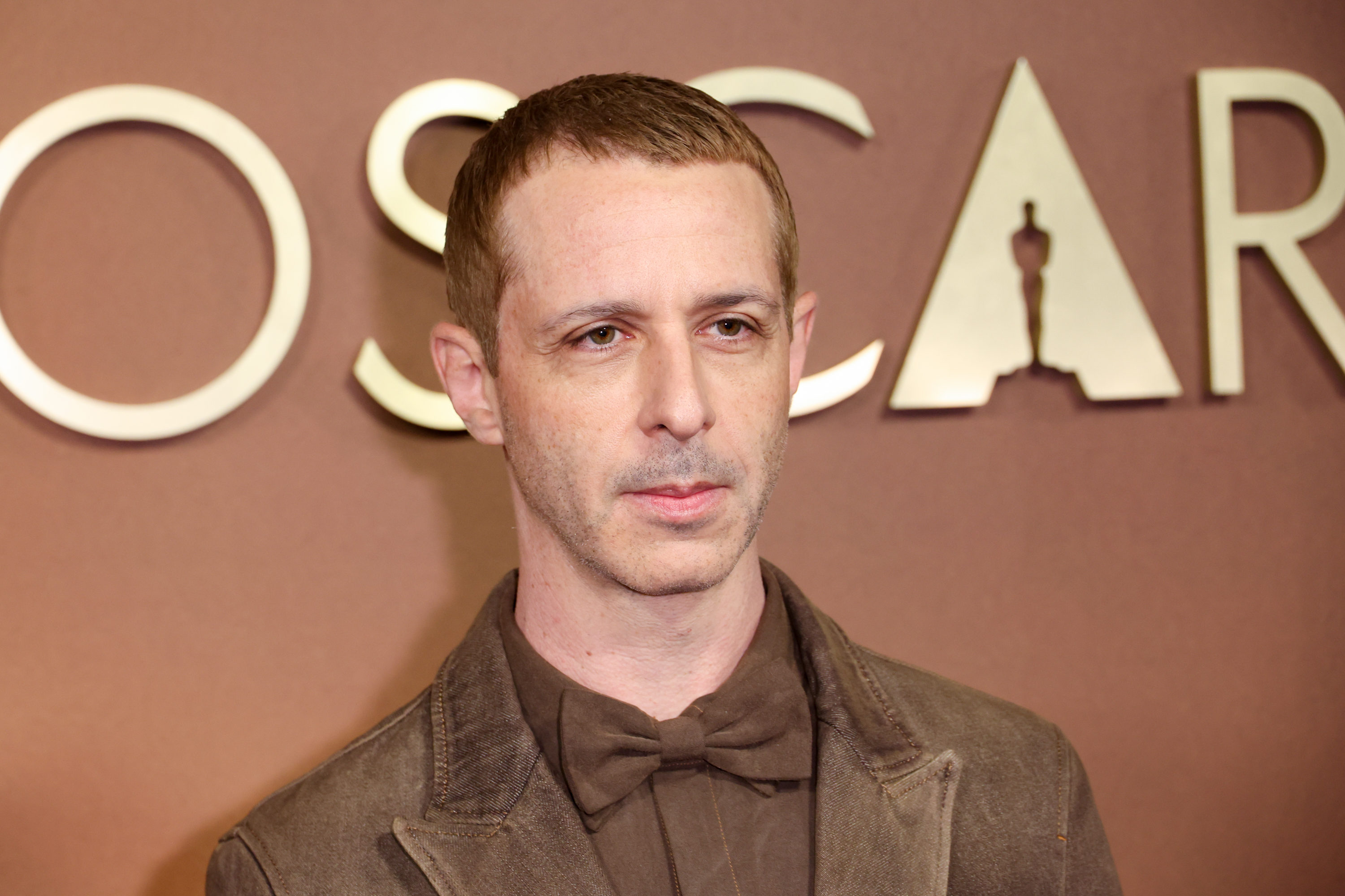 Image from linked report: Jeremy Strong Defends Method Acting, Says He Doesn’t Feel the Need to ‘Apologize’ to Co-Stars Who May Think ‘I’m Taking It Too Seriously’