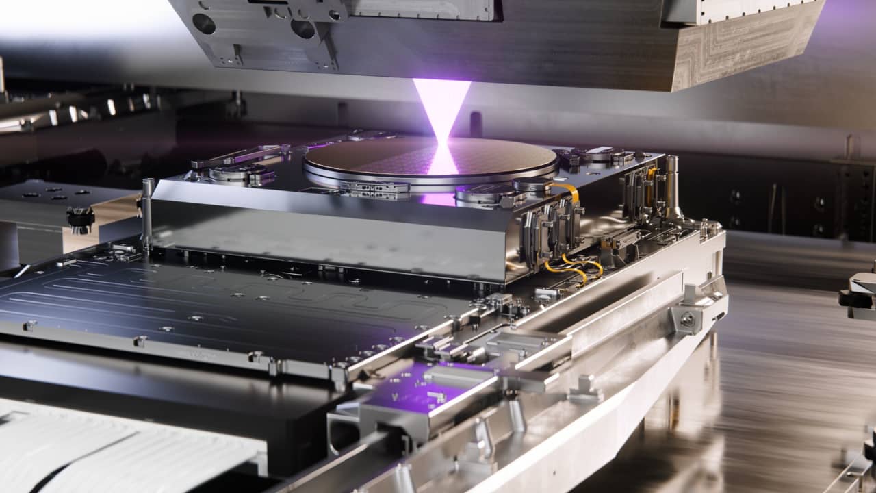 Source-feed image associated with Emerging China threat puts a scare into AI hardware stocks. Is the ‘picks and shovels’ trade breaking down?