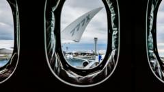 Source-feed image associated with The extreme engineering of aircraft windows