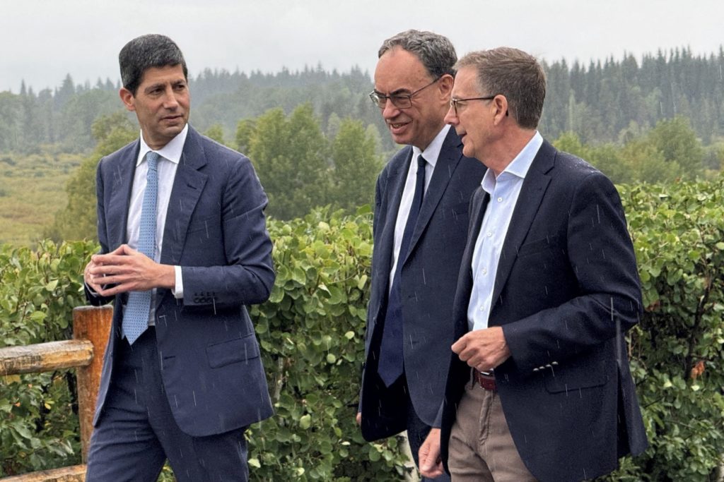 Source-feed image associated with Warsh raises stakes for Fed's next meeting, and other takeaways from Jackson Hole conference