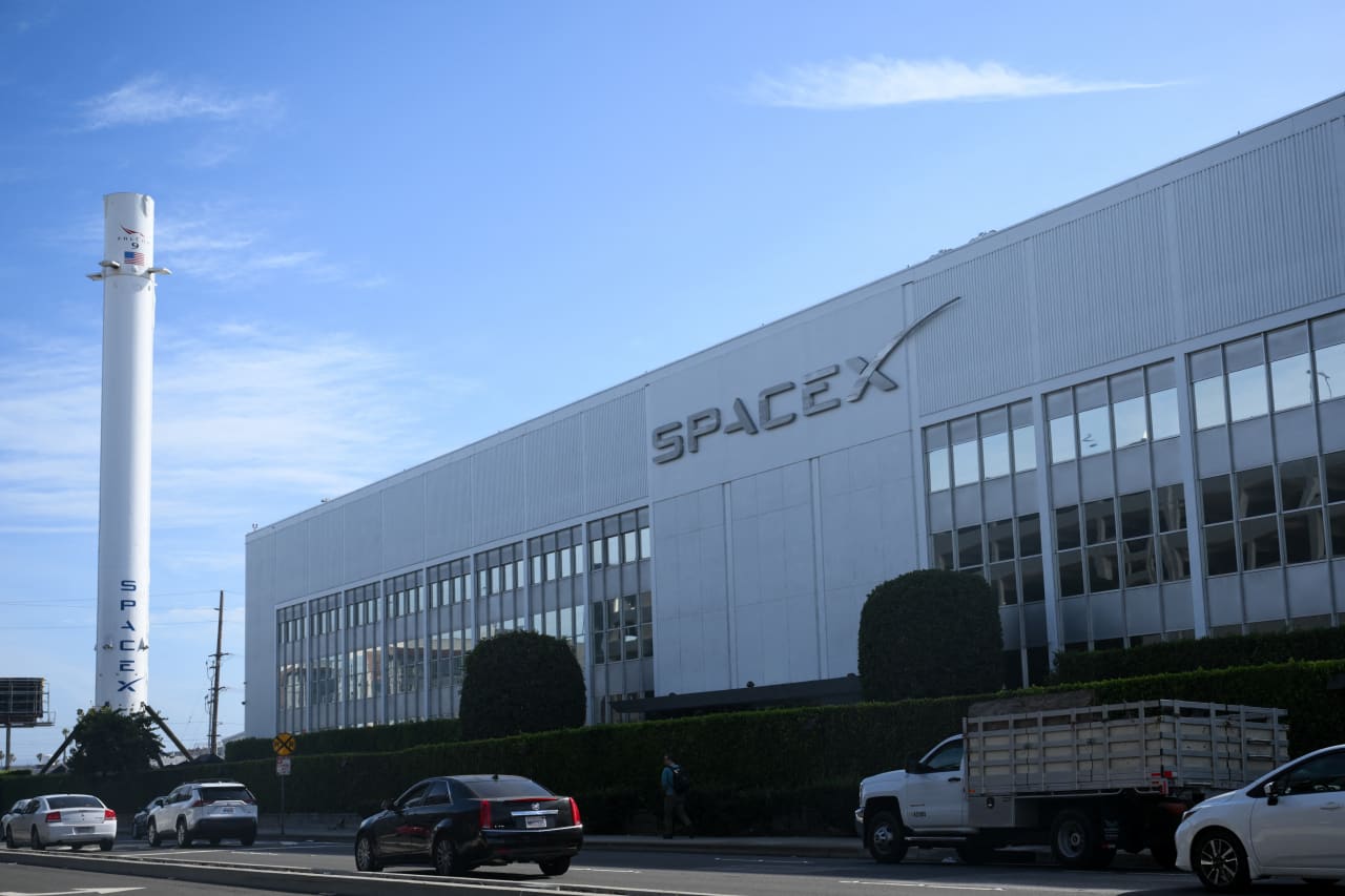 Source-feed image associated with SpaceX’s stock snaps brutal losing streak ahead of key Starship rocket launch