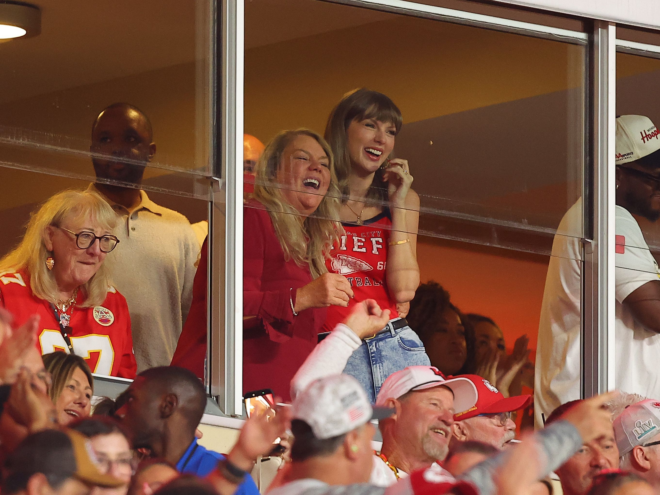 Image from linked report: Taylor Swift Rocks a $40 Tank Top to Travis Kelce’s Chiefs Game