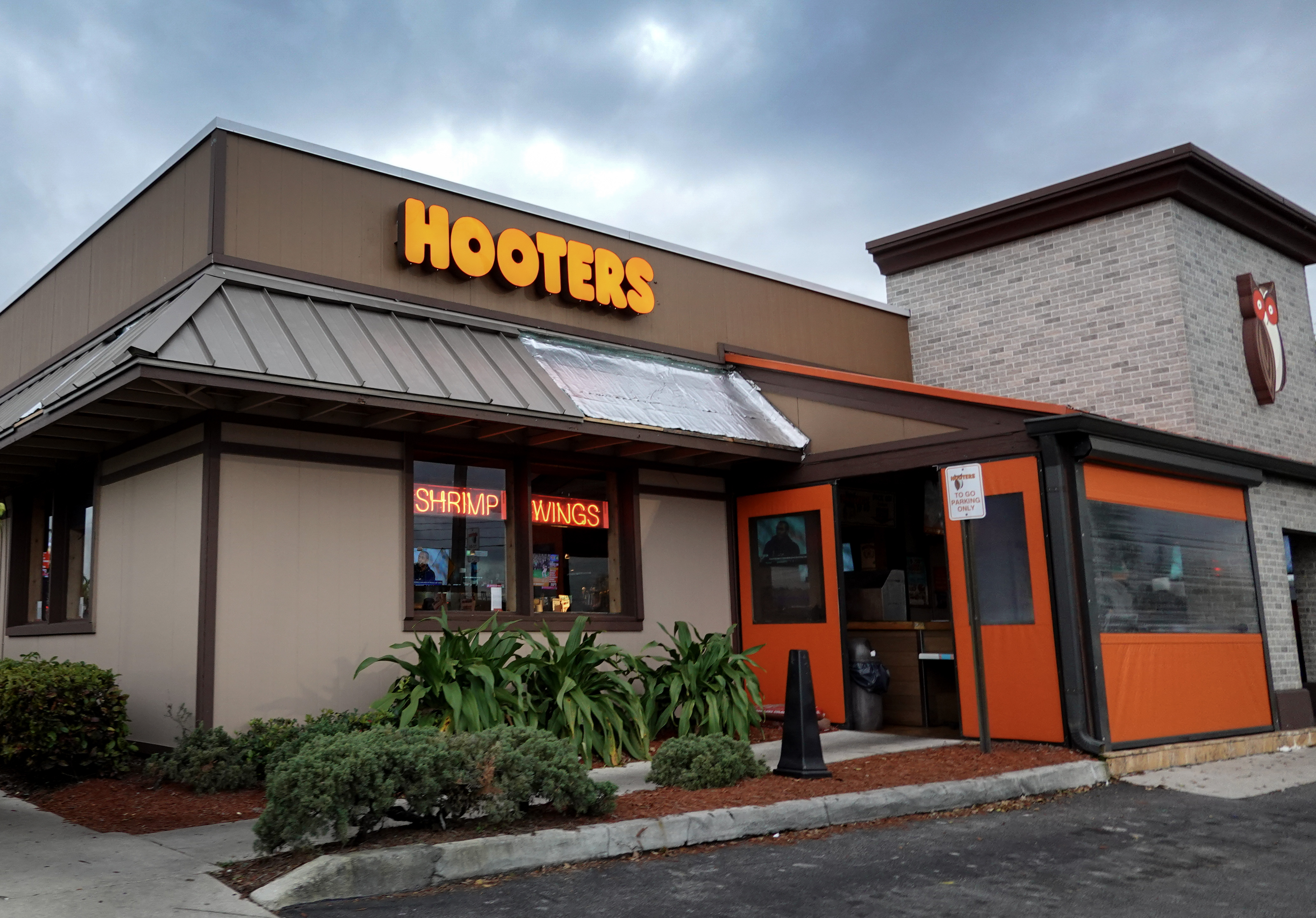 Source-feed image associated with Hooters Restaurant Movie in the Works — Film News in Brief