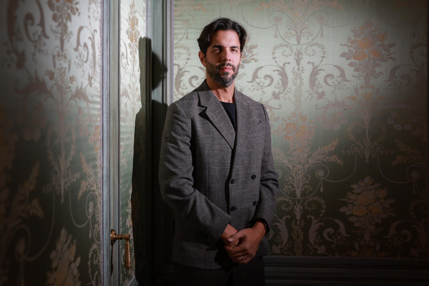 Image from linked report: As one charismatic Venezuelan conductor leaves, another arrives: Meet L.A. Opera's Domingo Hindoyan
