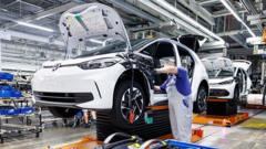 Source-feed image associated with Volkswagen planning to cut up to 100,000 jobs globally