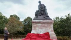 Source-feed image associated with Marooned Lord Byron statue returns to Hyde Park