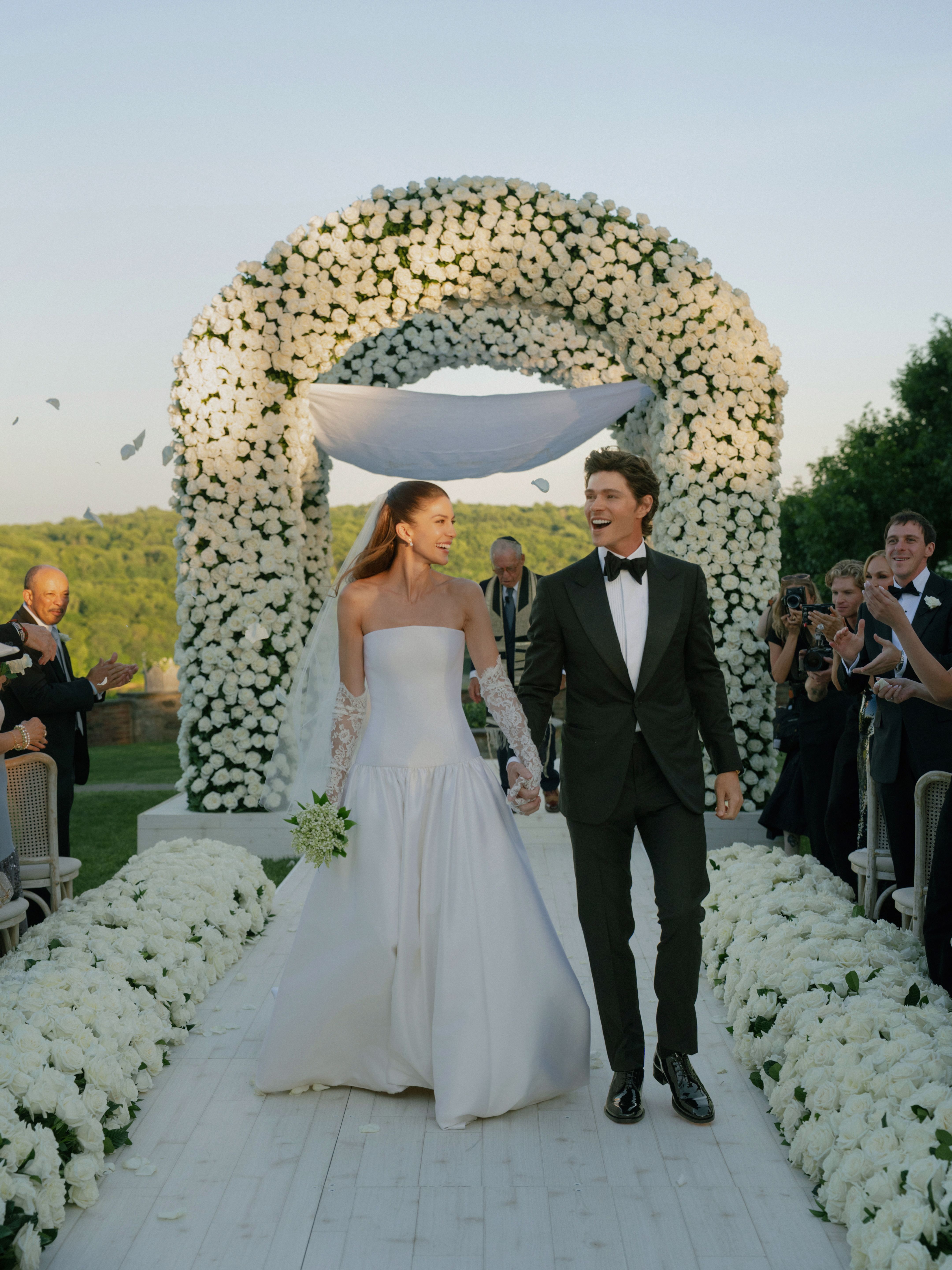 Source-feed image associated with Inside Will Peltz and Kenya Kinski-Jones’s Wedding at the Groom’s Childhood Home in Westchester County