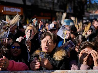 Source-feed image associated with Argentines pray that Pope Leo's visit alleviates their economic stress